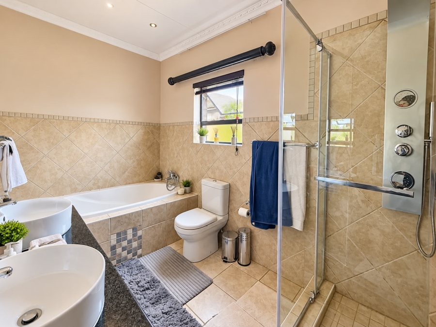 3 Bedroom Property for Sale in Safari Gardens North West